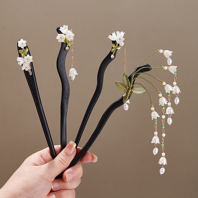 Tech Accessories For Women - دبوس شعر خشبي بتصميم زهرة زنبق